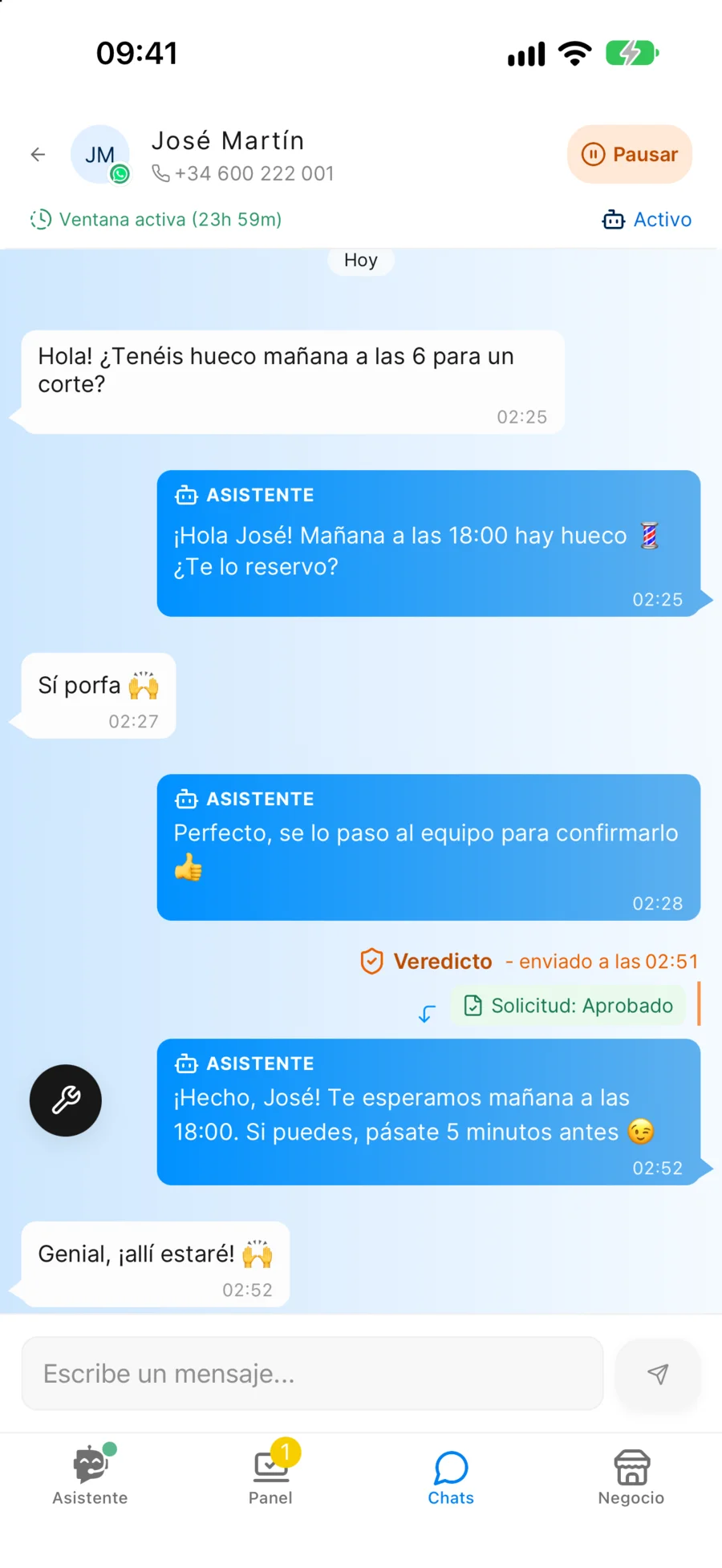Chat integrado de Darto con el botón Pausar para responder tú